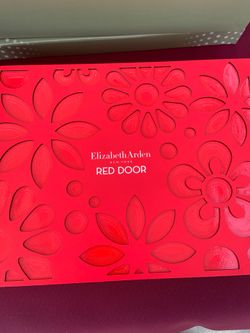 Elizabeth Taylor Red Door Perfume