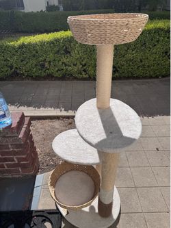 Cat Tree / Cat Condo with Scratching Posts – Excellent Condition – $40