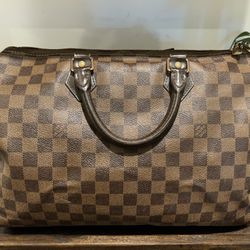 Louis Vuitton Speedy Bandouliere 35 - very used condition, no strap (read  description) for Sale in Downers Grove, IL - OfferUp