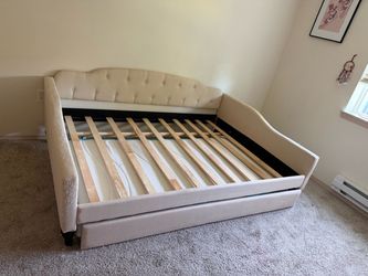 Full size day bed