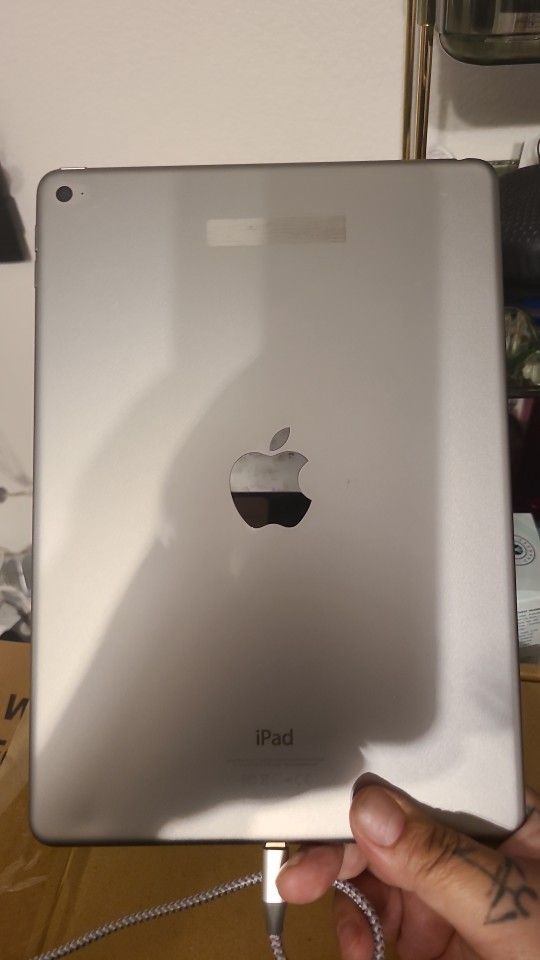 Aple IPad 6