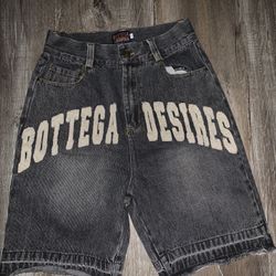 BOTTEGA DESIRES Shorts Size 30