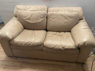 Classic Leather Love Seat