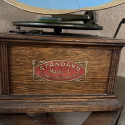 ANTIQUE RECORD PLAYER