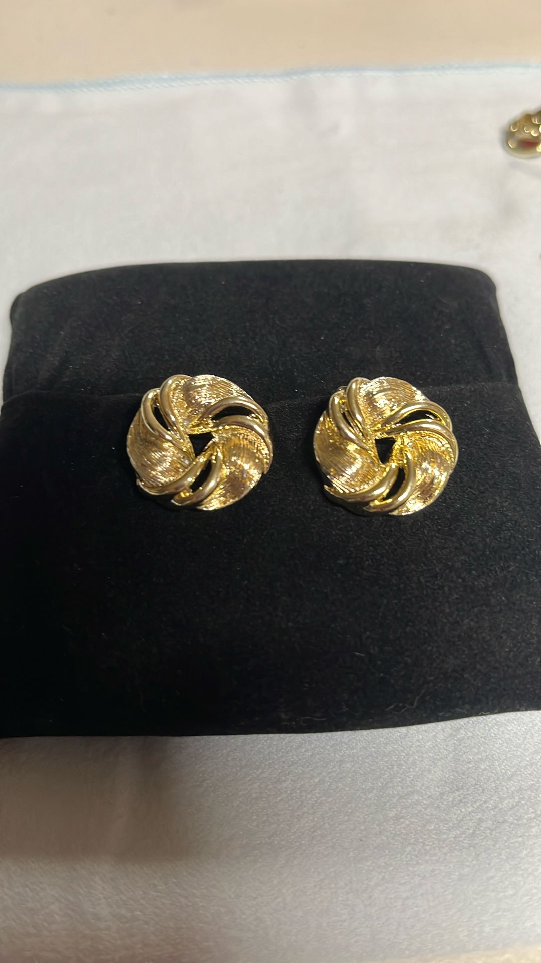 Vintage Lisner Clipping Earrings