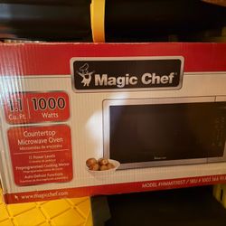 Magic Chef Countertop Microwave Oven NEW