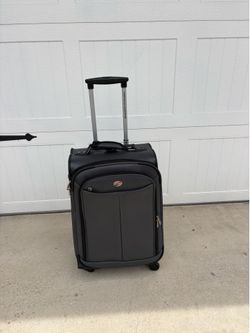 Luggage carryon 23” height