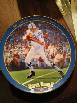 "Johnny Unitas : Champion Colt"  Superbowl V collectors plate