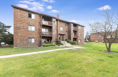 Beautiful Modern Condominium For Sale In Oak Forest.🌳