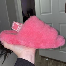 pink fluffy ugg slippers size 7 womens