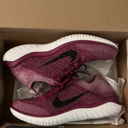 Women’s Nike Flyknit Size 8.5