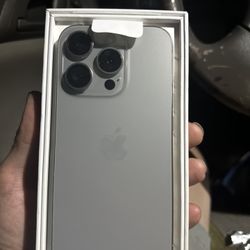 iPhone 15 Pro Natural Titanium 128gb