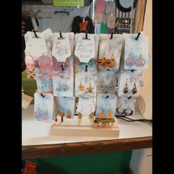 Jewelry, Candles, Glassware, Furniture, Toys 