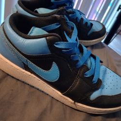 Nike Size 6.5 Youth Shoes