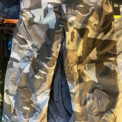 Mountain Hardware Camo Pants Size L
