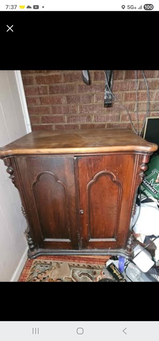 Antique Grover and baker sewing machine 1861 Ross marshall cabinet. Make offer