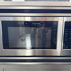 Frigidaire Built-in Microwave With Trim Kit