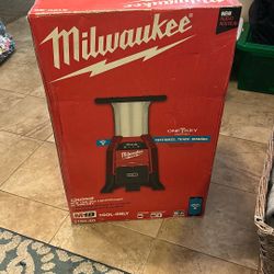 Milwaukee Radius 9000 Lumens