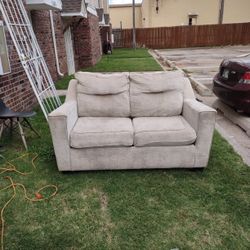 <<MUST PICKUP TODAY DARLING BEIGE LOVESEAT ONLY $15>>