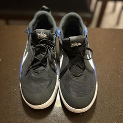 Nike Hustle D10 GS Black and Blue Basketball Shoes Men’s/Youth 7