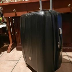 Ricardo Hardshell CarryOn With 8 Spinner Wheels