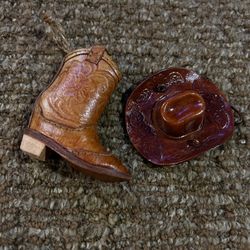 Yes, it's available! Set of two cowboy boo and cowboy hat, Christmas or
