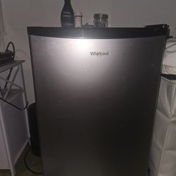 Whirlpool 4.3 cu ft Mini Fridge – Stainless Steel