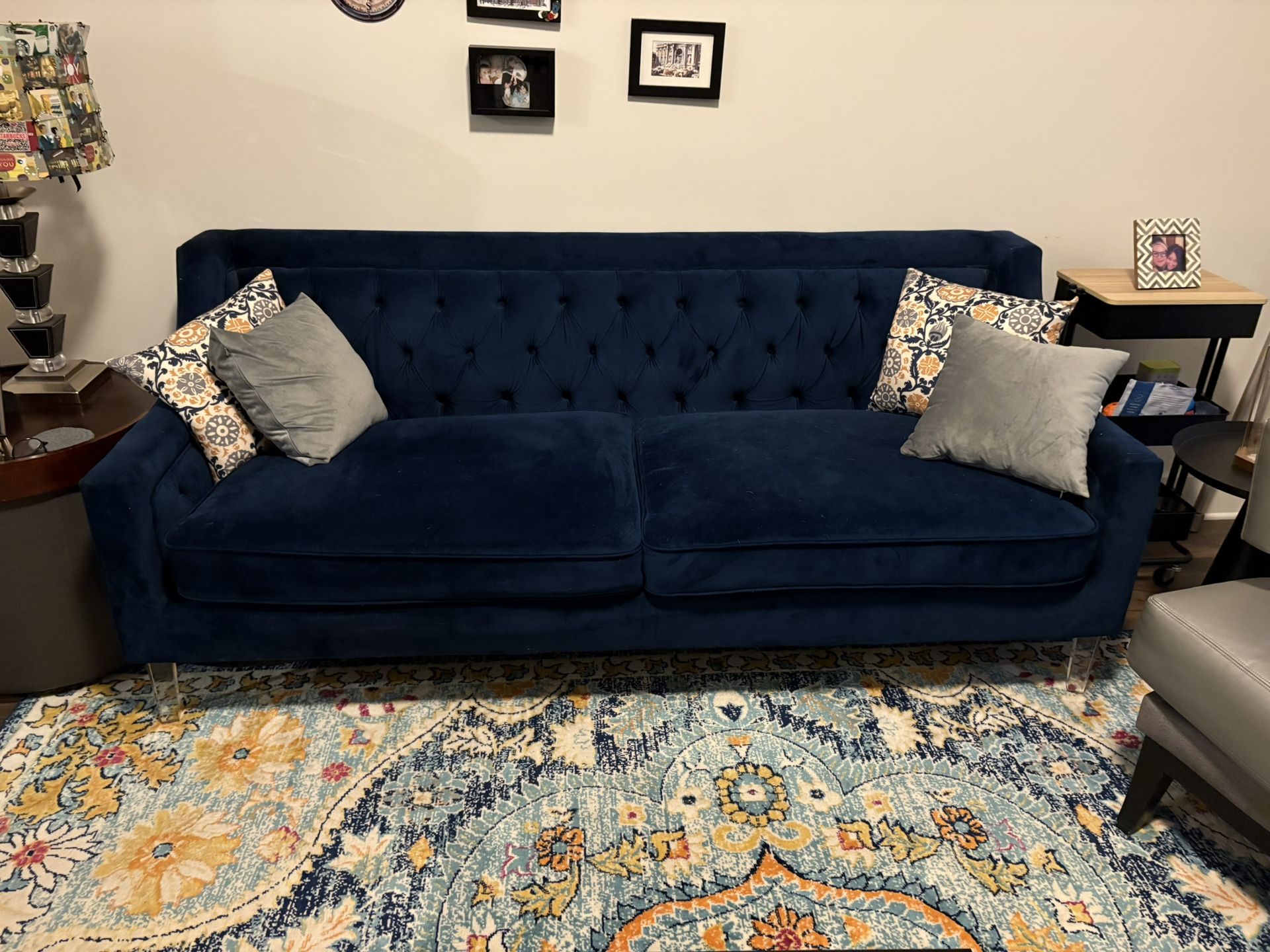 Beautiful blue velvet couch, in great condition