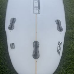 Surfboard 5’10