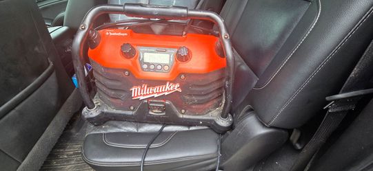 Milwaukee Job Site Radio Powered By Rockford Fosgate 49-24-0200