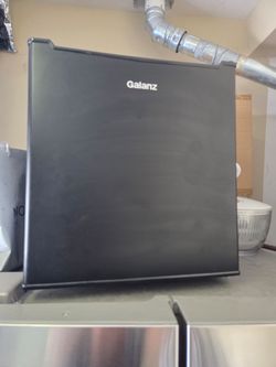 Galanz 1.7 Cu Ft Single Door Mini Fridge Black