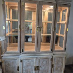 China Cabinet/ Hutch