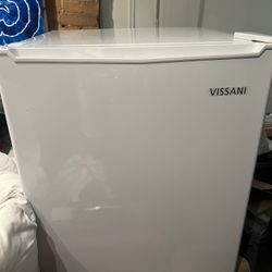 Vissani Mini Refrigerator 2.6 Cu Ft