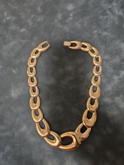 Silver tone necklace