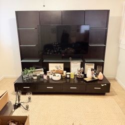 Entertainment center