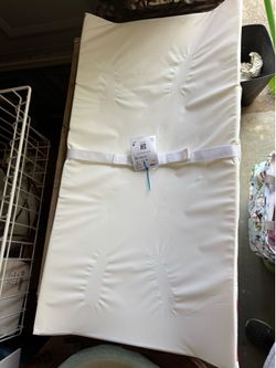 Munchkin changing pad with straps