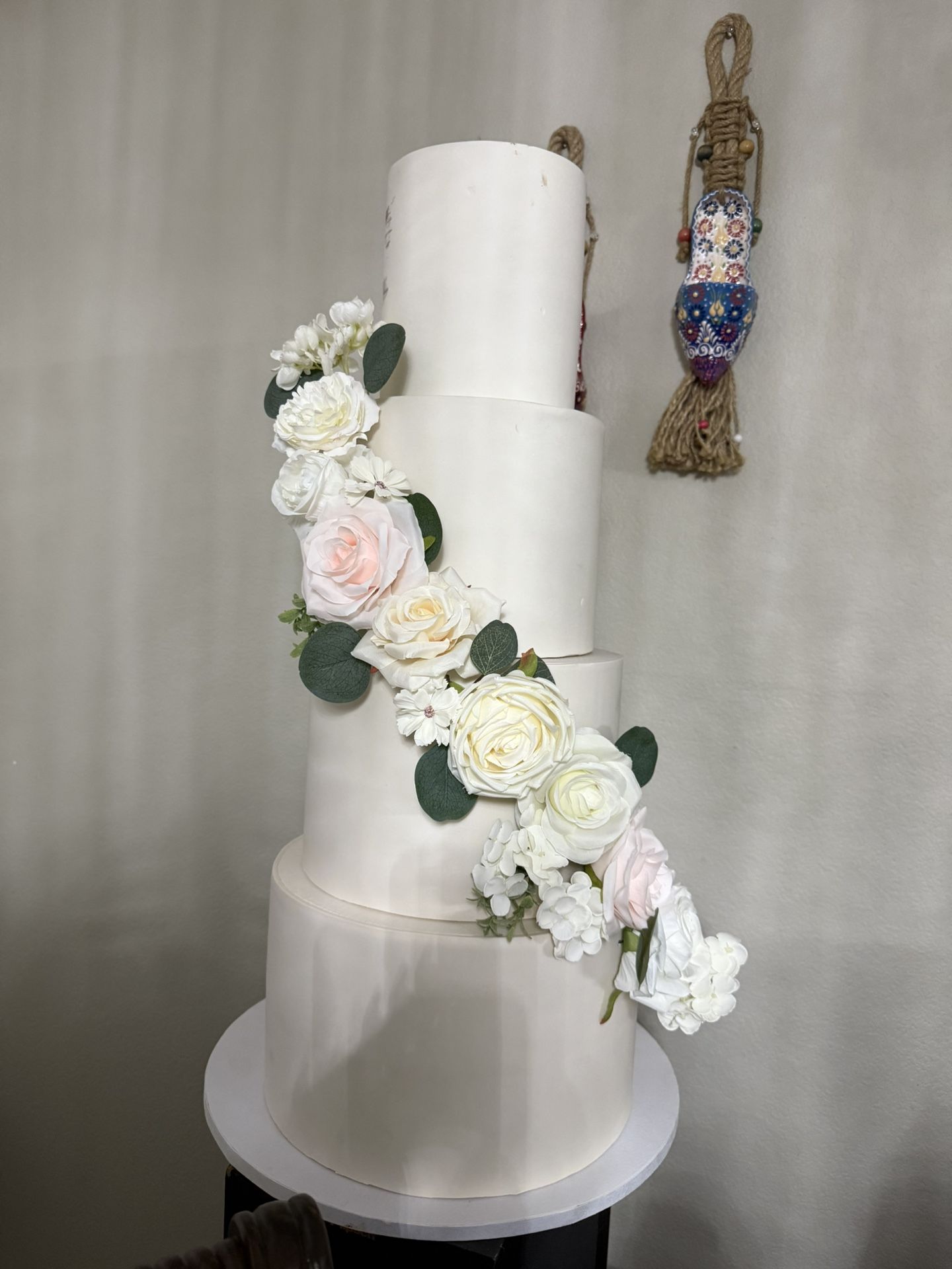 Wedding Cake ( SERIOUS BUYER ONLY)