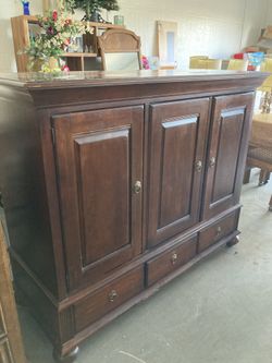 Ethan Allen British Classics sideboard buffet f