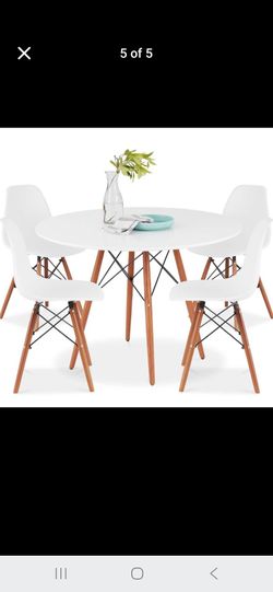 Almost Brand new Dining table w 4 chairs