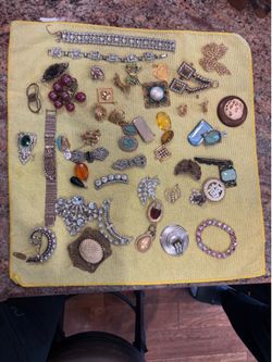 Cosmetic jewelry pieces
