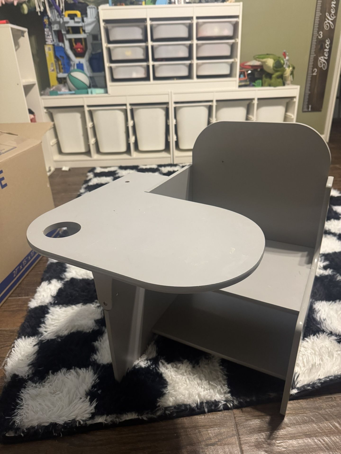 Desk/kids Chair