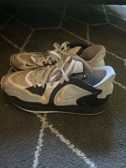 Kyrie Low 5s