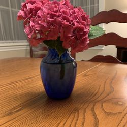 Athol Table With 8 Chairs And 2 Leaves