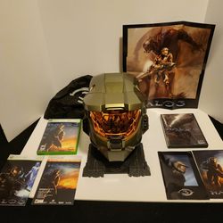 Halo 3 Legendary Edition Xbox 360 with Master Chief Helmet And Game.  2007