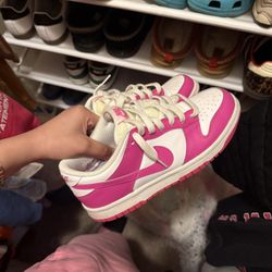 PINK DUNKS