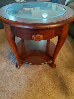 mueble para tele, sillas, cajoneras