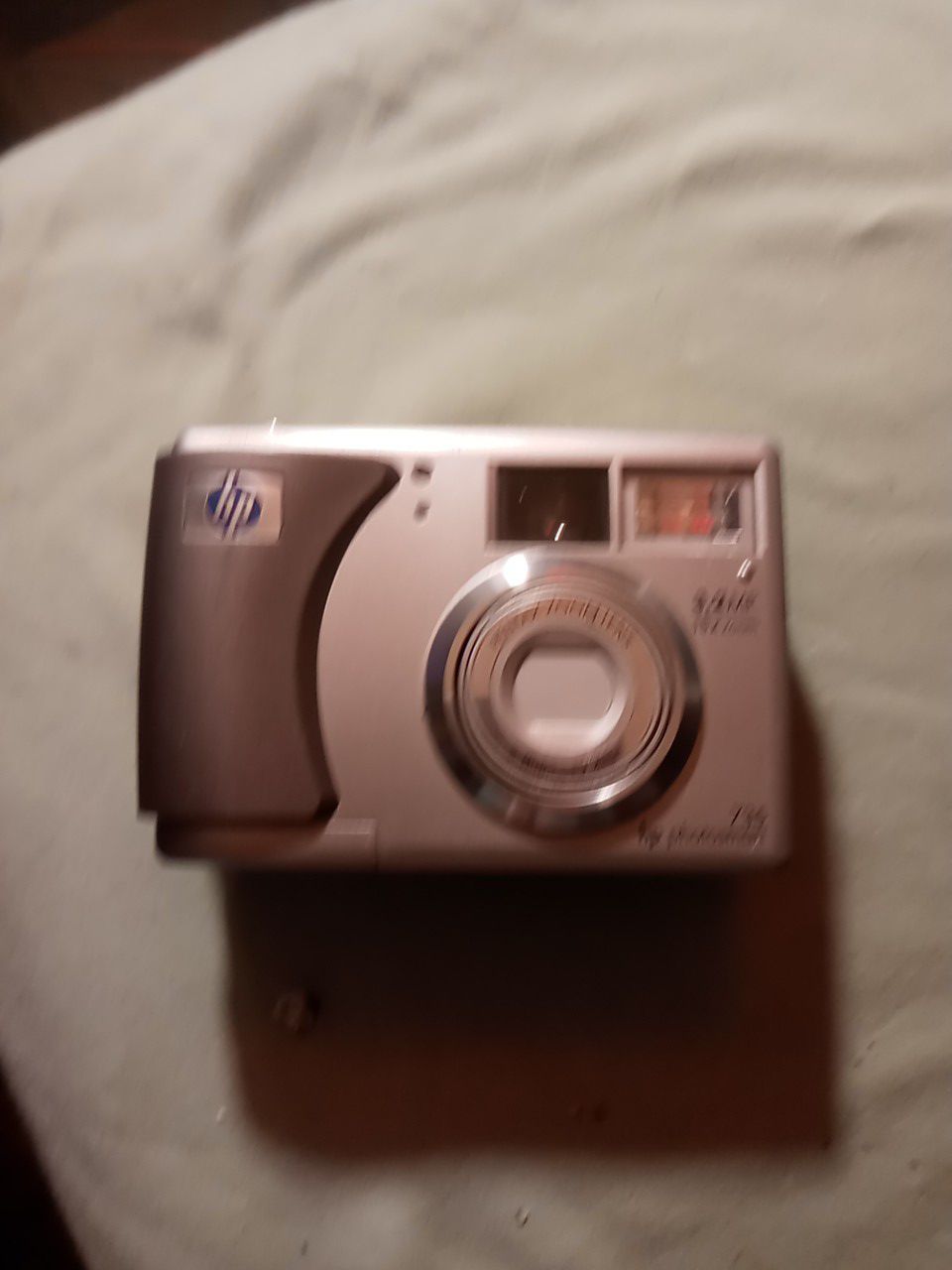 Hewlett Packard HP Photosmart 735 3.2MP Camera