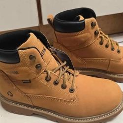 NEW SZ Men 7.5 or Women 8.5 WATERPROOF Work Boots WOLVERINE Floorhand Soft Toe Wheat

Full-grain waterproof leather
Rubber Outsole