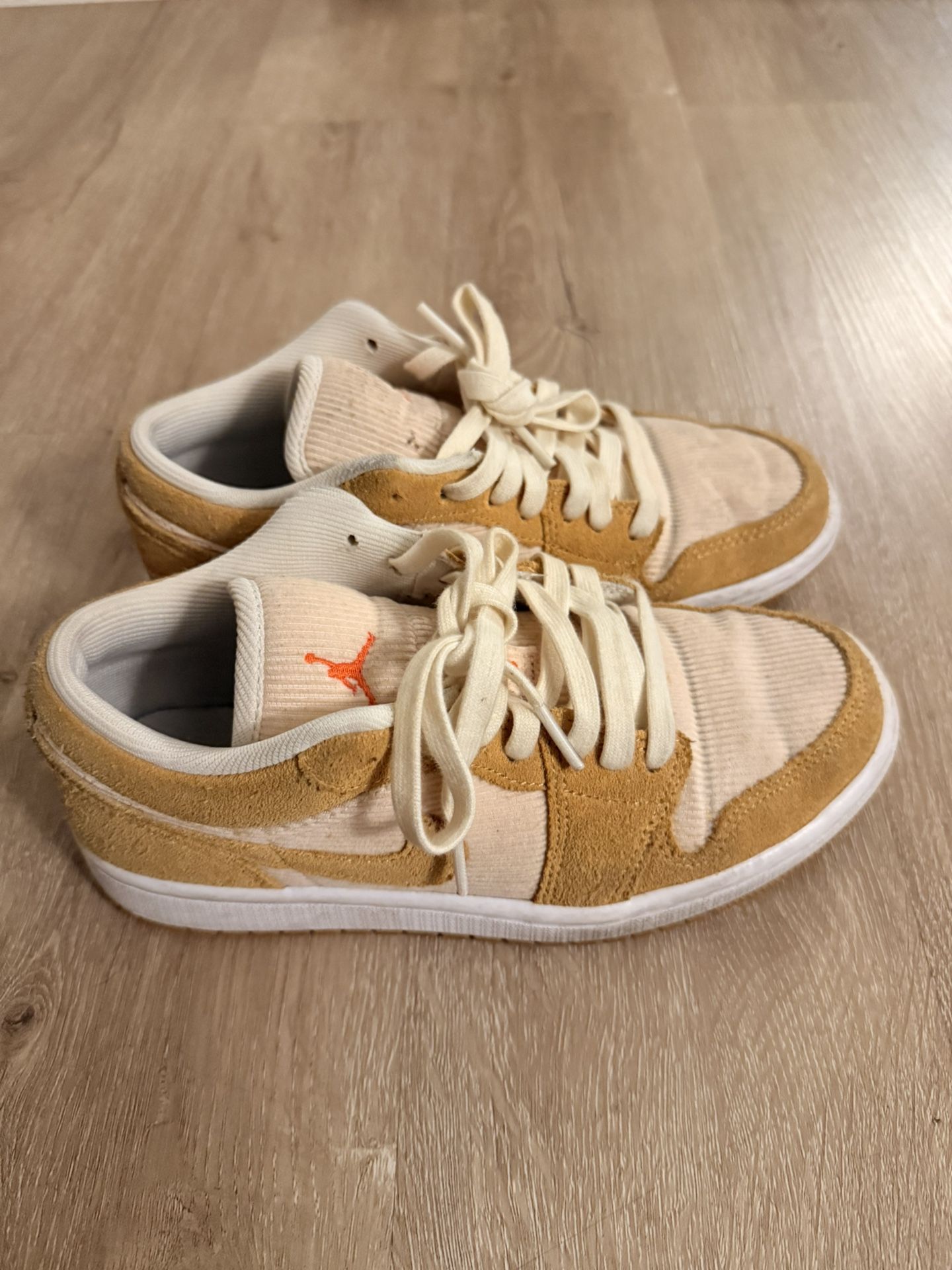 Air Jordan 1 Lows Twine - Size 7 Womens