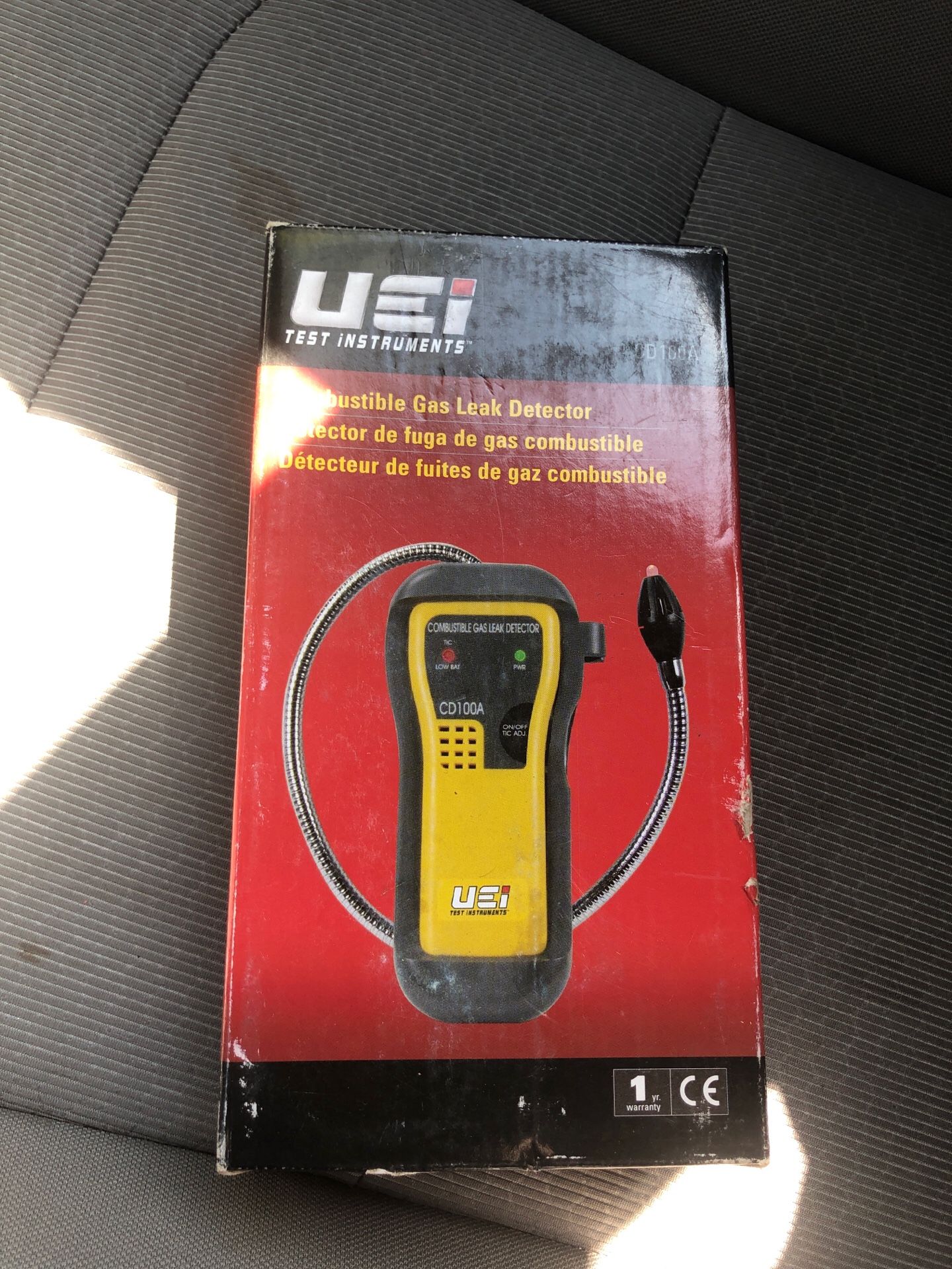 Combustible gas leak detector